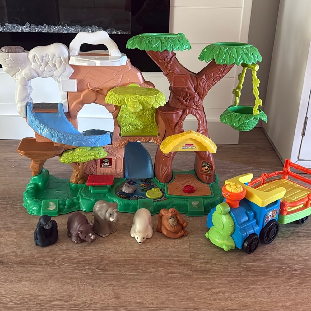 Little People Zoo Talkers Playset with 5 animals and train